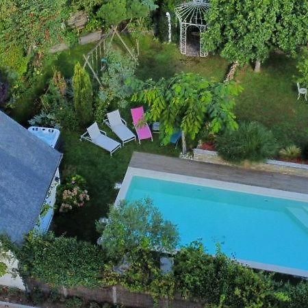 Logis Du Lievre D'Or Bed & Breakfast Монбазон Екстериор снимка