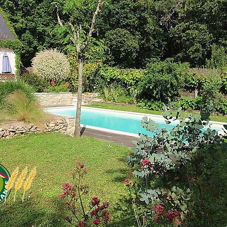 Logis Du Lievre D'Or Bed & Breakfast Монбазон Екстериор снимка