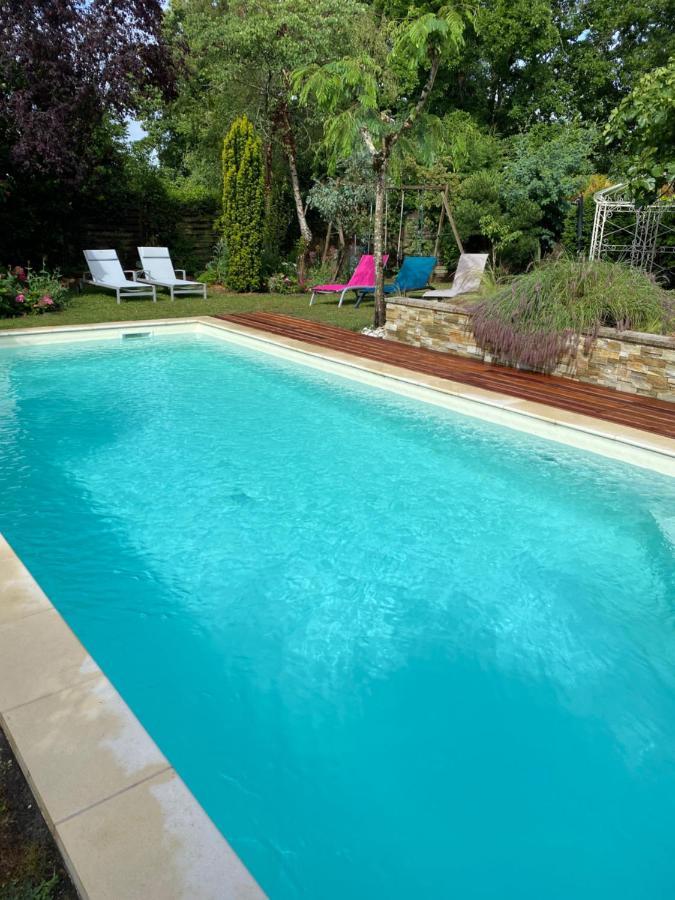 Logis Du Lievre D'Or Bed & Breakfast Монбазон Екстериор снимка