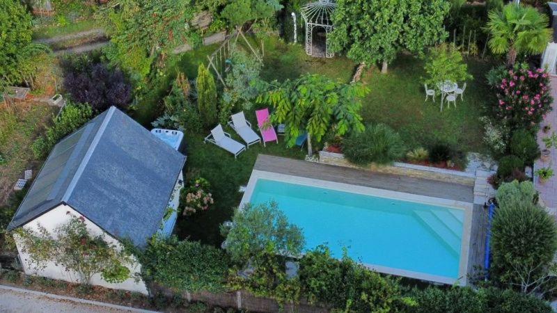 Logis Du Lievre D'Or Bed & Breakfast Монбазон Екстериор снимка
