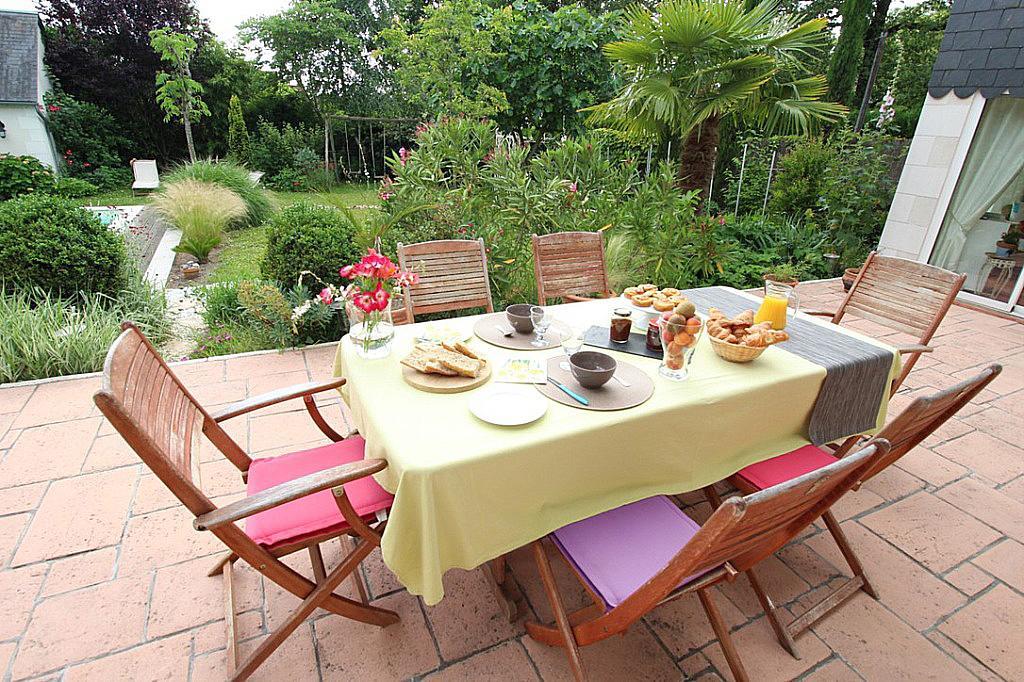 Logis Du Lievre D'Or Bed & Breakfast Монбазон Екстериор снимка