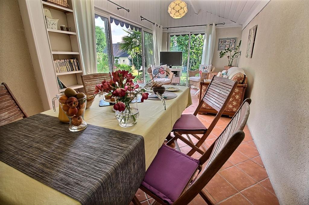 Logis Du Lievre D'Or Bed & Breakfast Монбазон Екстериор снимка