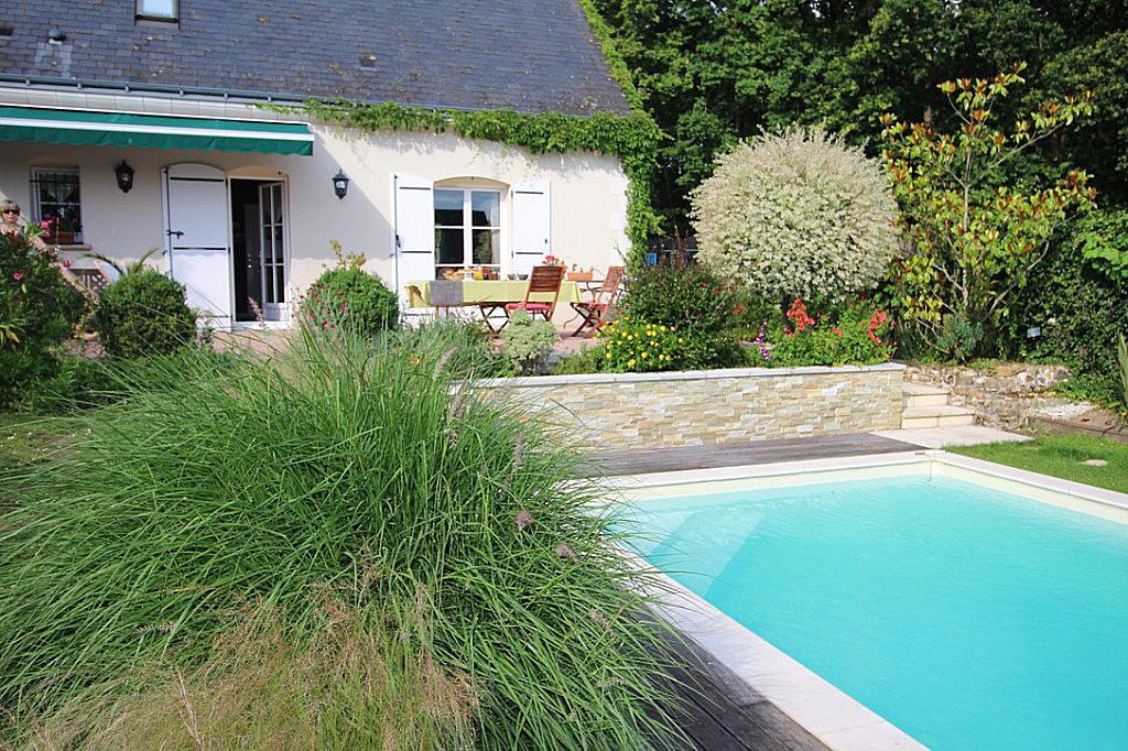 Logis Du Lievre D'Or Bed & Breakfast Монбазон Екстериор снимка