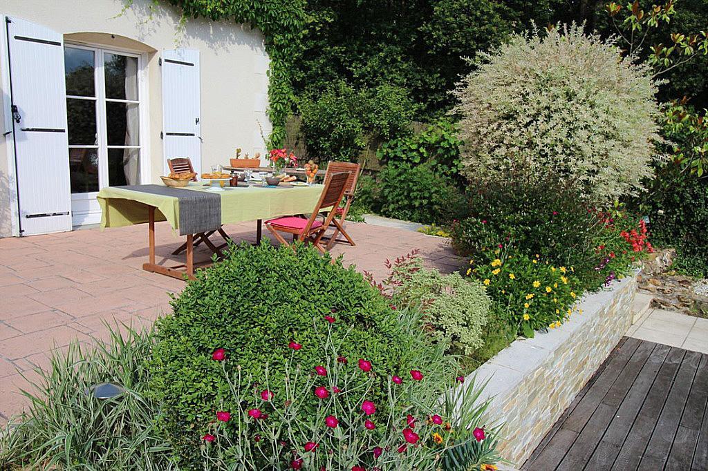 Logis Du Lievre D'Or Bed & Breakfast Монбазон Екстериор снимка