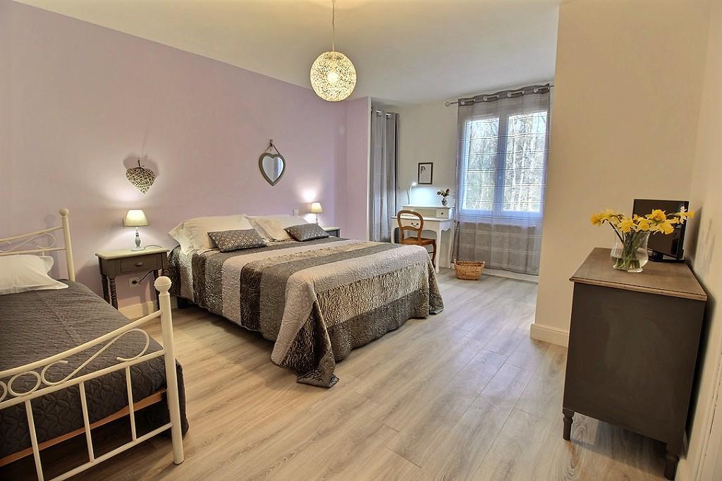 Logis Du Lievre D'Or Bed & Breakfast Монбазон Екстериор снимка