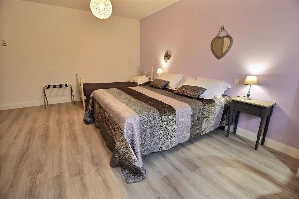 Logis Du Lievre D'Or Bed & Breakfast Монбазон Екстериор снимка