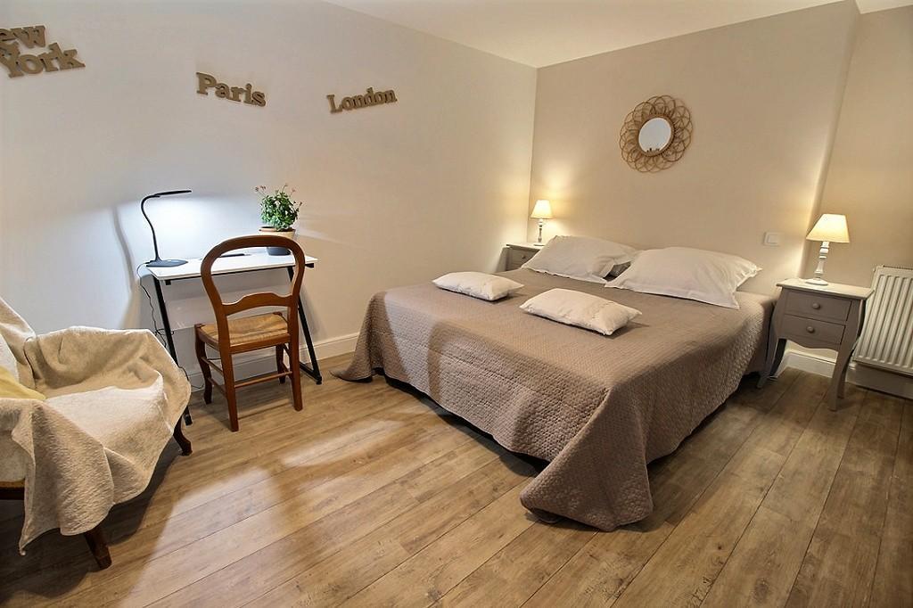 Logis Du Lievre D'Or Bed & Breakfast Монбазон Екстериор снимка