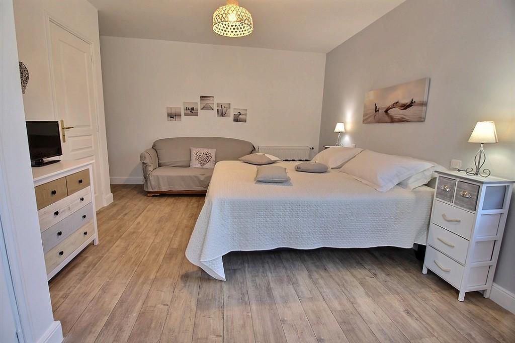 Logis Du Lievre D'Or Bed & Breakfast Монбазон Екстериор снимка
