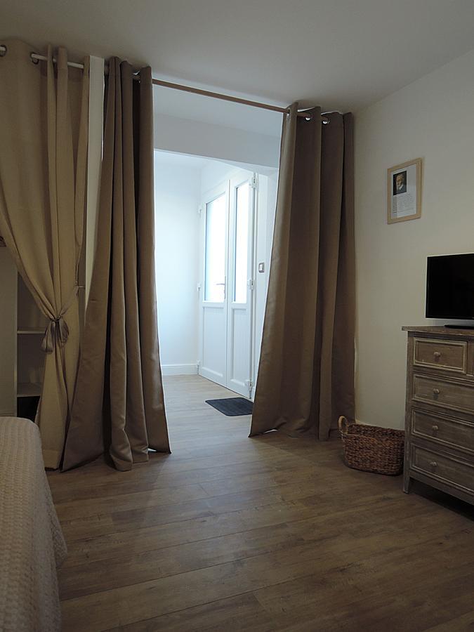Logis Du Lievre D'Or Bed & Breakfast Монбазон Екстериор снимка