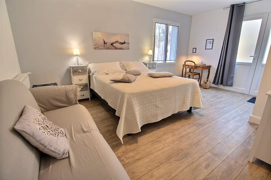 Logis Du Lievre D'Or Bed & Breakfast Монбазон Екстериор снимка