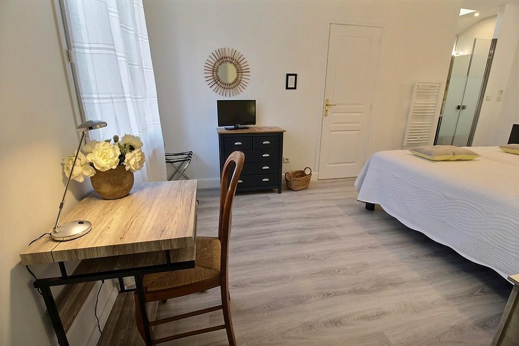 Logis Du Lievre D'Or Bed & Breakfast Монбазон Екстериор снимка