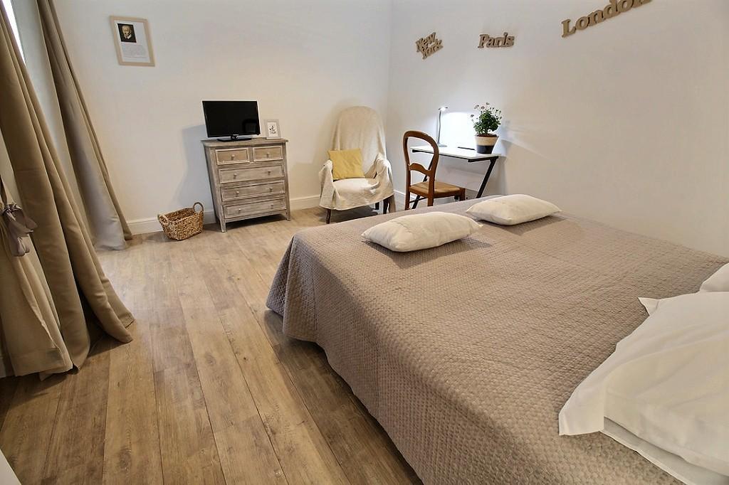 Logis Du Lievre D'Or Bed & Breakfast Монбазон Екстериор снимка
